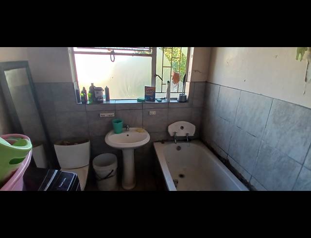 2 BEDROOM FLAT FOR SALE IN VEREENIGING CENTRAL